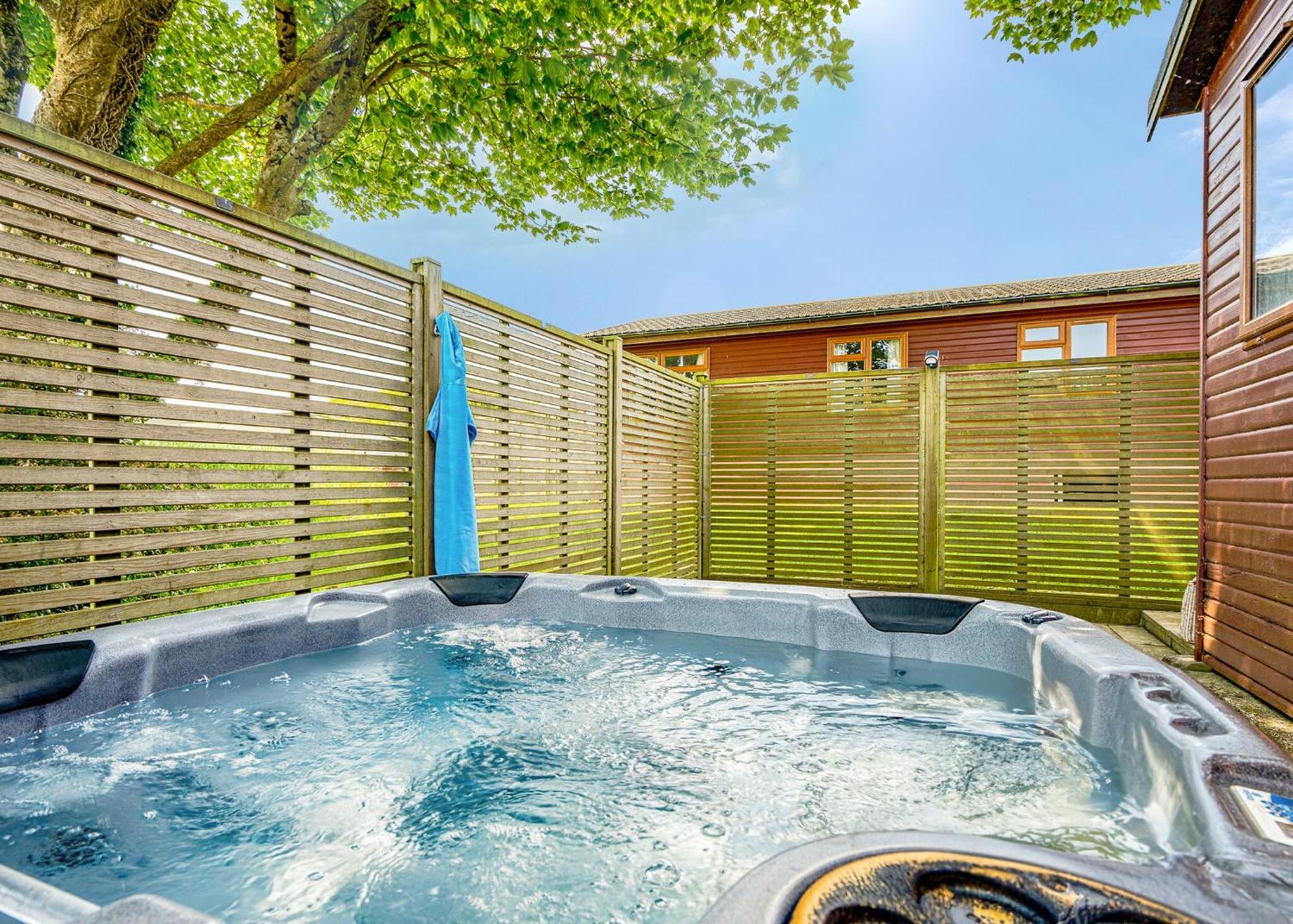 Meadow Lakes Holiday Park St Austell Exterior foto